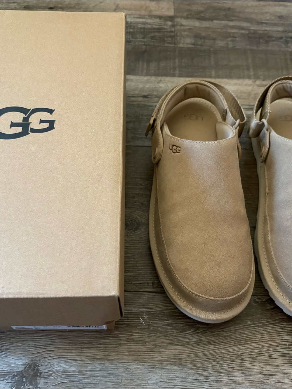New in box Ugg Goldenstar Clogs Women’s Size 6